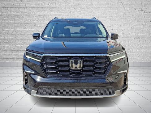 Used 2023 Honda Pilot Touring image 2