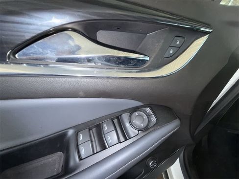 Used 2023 Buick Enclave Essence image 24