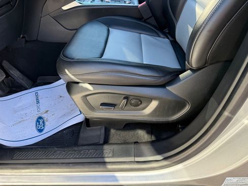 Used 2022 Ford Explorer XLT w/ Equipment Group 202A image 28