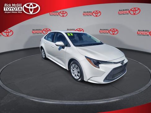 Used 2022 Toyota Corolla LE FWD image 2