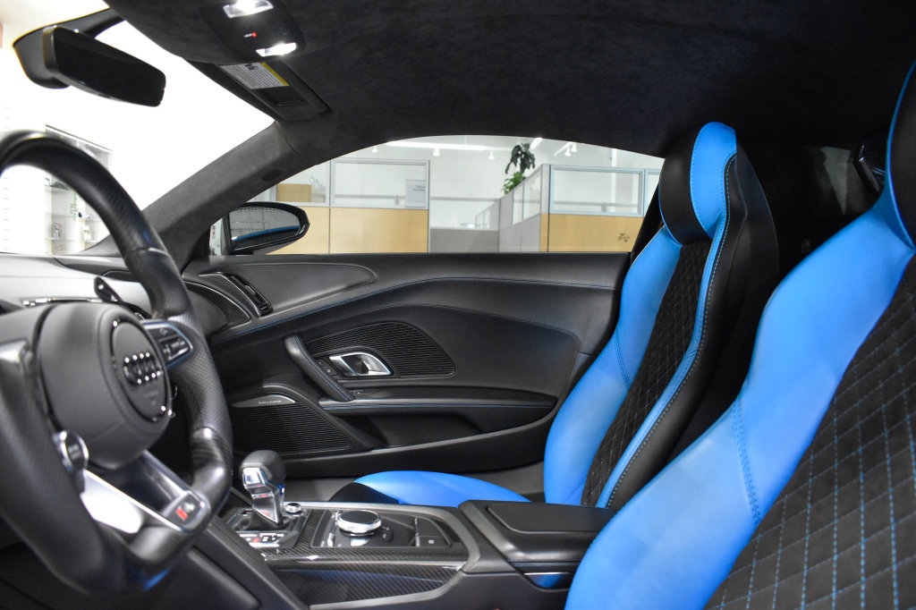 Used 2018 Audi R8 V10 w/ Carbon Exterior Package AWD/4WD image 3