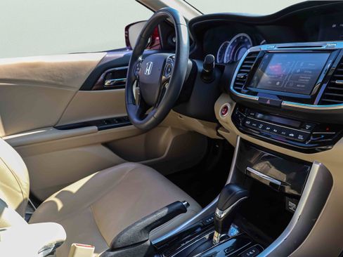 Used 2017 Honda Accord EX-L image 25