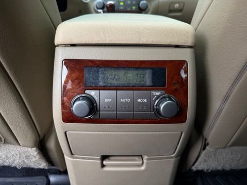 Used 2012 Toyota Highlander Limited w/ Tow Pkg AWD/4WD image 25