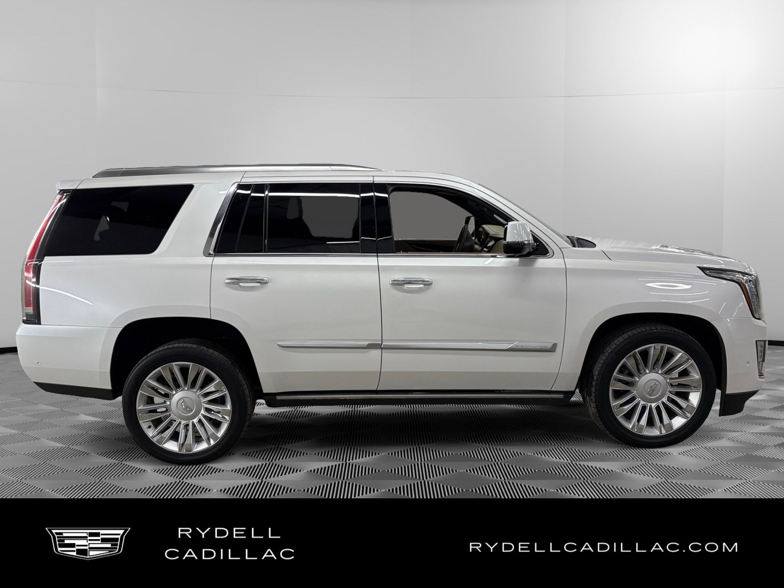 Used 2018 Cadillac Escalade Platinum AWD/4WD image 6