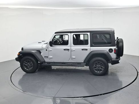 Used 2024 Jeep Wrangler Unlimited Rubicon AWD/4WD image 48