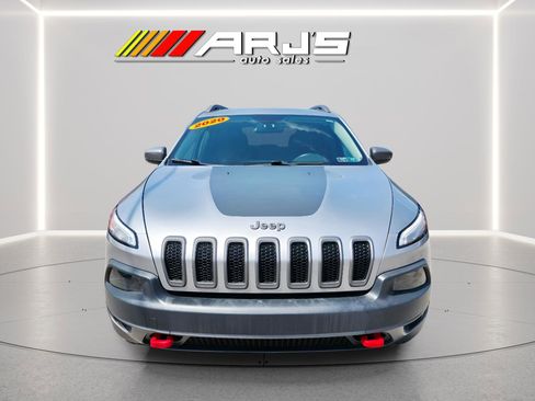 Used 2017 Jeep Cherokee Trailhawk w/ Cold Weather Group AWD/4WD image 5