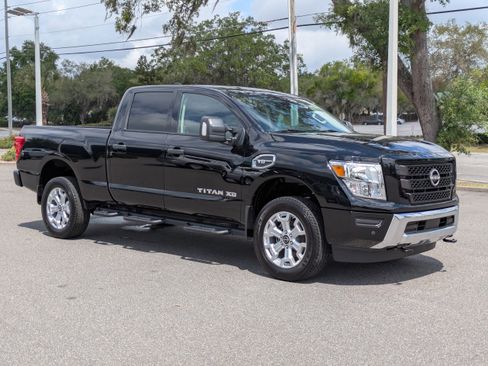 Used 2024 Nissan Titan SV w/ SV Convenience Package AWD/4WD image 2