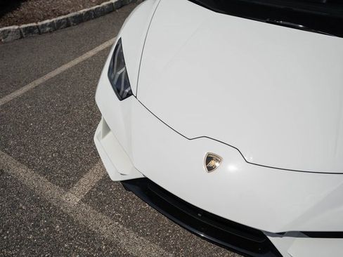Used 2020 Lamborghini Huracan EVO image 19