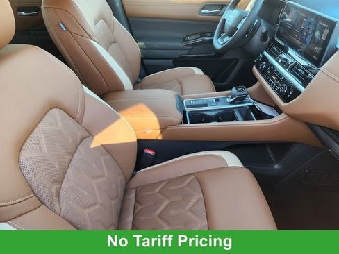 New 2026 Nissan Pathfinder Platinum image 11