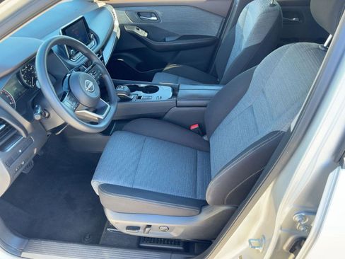 Used 2023 Nissan Rogue SV image 5