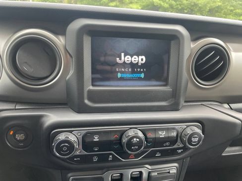 Used 2021 Jeep Wrangler Sport AWD/4WD image 18