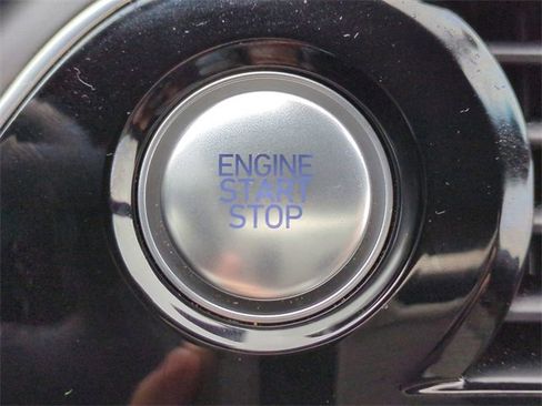 Used 2023 Genesis G70 2.0T image 27