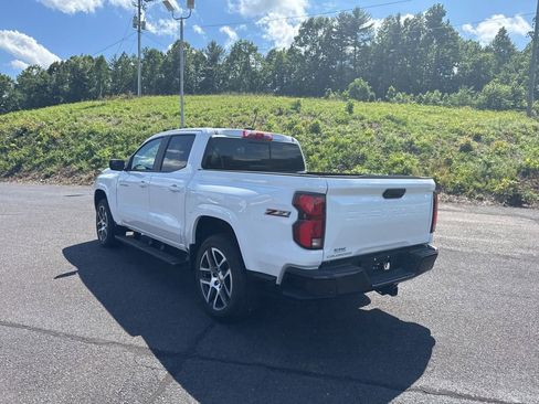 Used 2024 Chevrolet Colorado Z71 w/ Z71 Convenience Package 2 AWD/4WD image 7