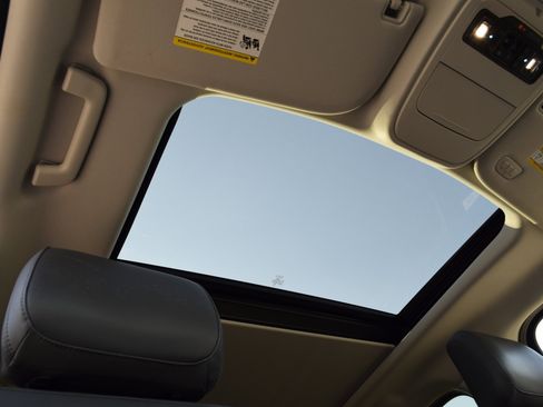 New 2025 Ford Expedition Active image 26