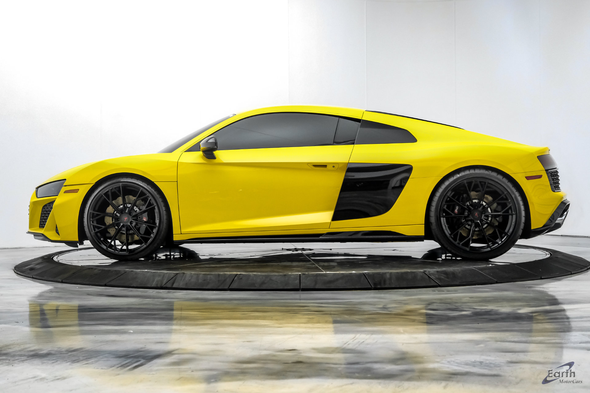 Used 2021 Audi R8 V10 w/ Premium Package RWD image 8
