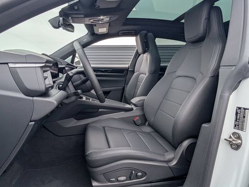 Used 2025 Porsche Macan Electric RWD image 5