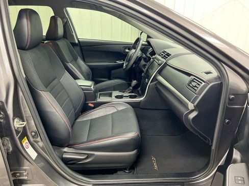 Used 2017 Toyota Camry SE FWD image 21