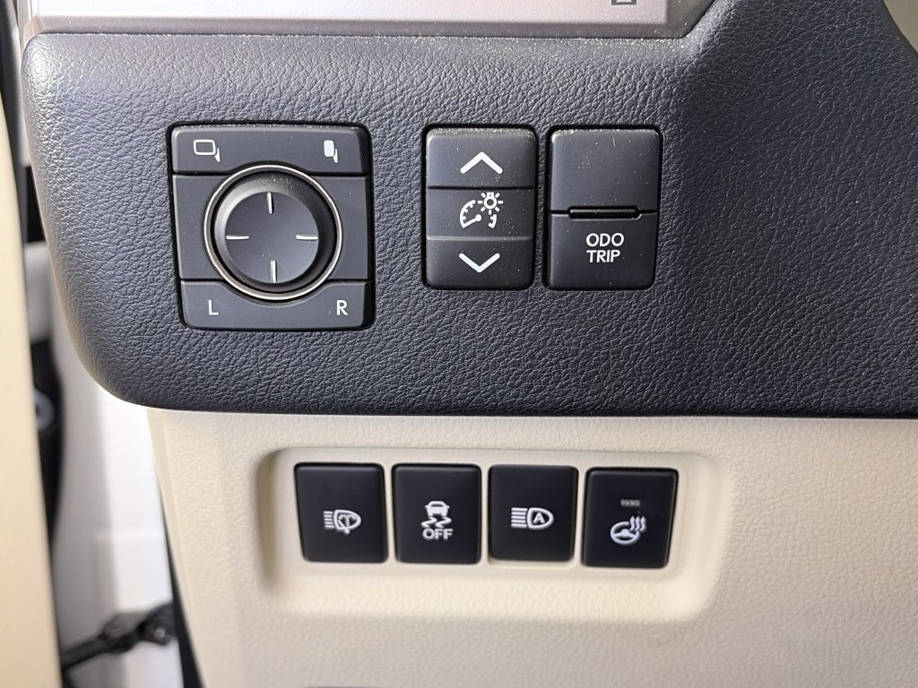 Used 2023 Lexus GX 460 Premium w/ Accessory Package AWD/4WD image 24
