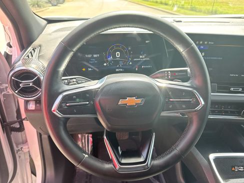 Used 2025 Chevrolet Equinox LT w/ Convenience Package II FWD image 14