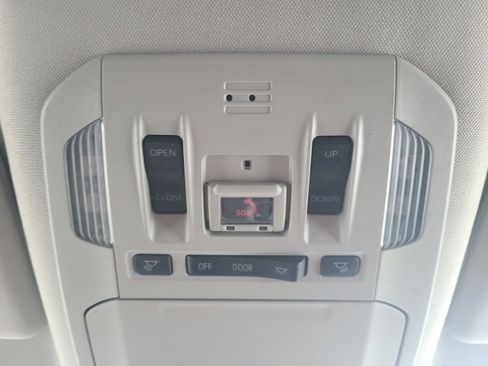 Used 2023 Toyota Highlander XLE image 32