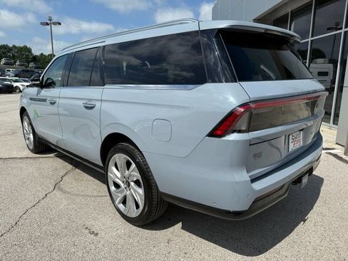 Used 2025 Lincoln Navigator L Reserve AWD/4WD image 5