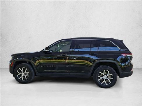 Used 2023 Jeep Grand Cherokee Limited AWD/4WD image 8