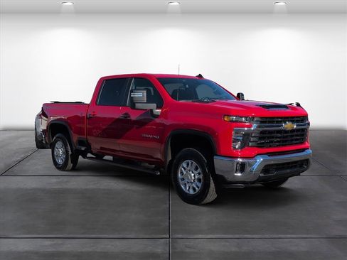 Used 2025 Chevrolet Silverado 2500 LT image 2