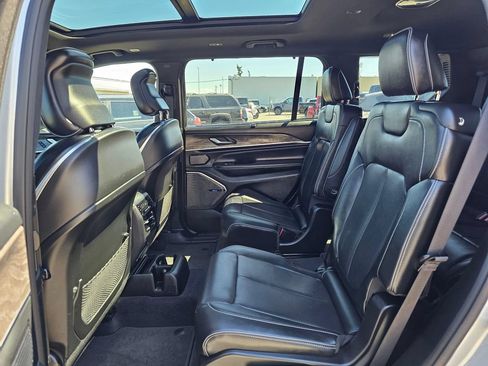 Used 2022 Jeep Grand Cherokee L Overland w/ Advanced Protech Group III AWD/4WD image 17