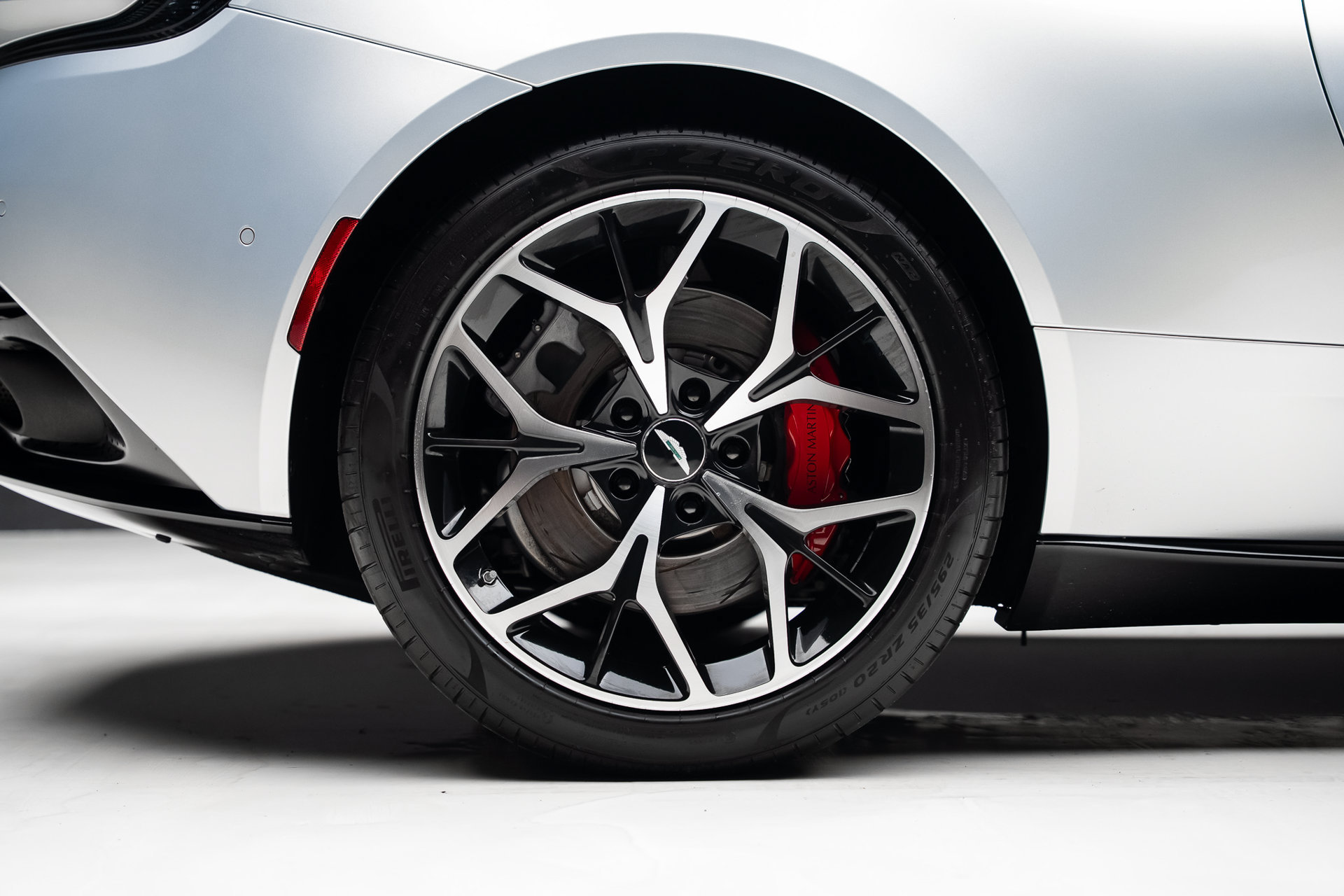 Used 2019 Aston Martin DB11 Volante RWD image 38