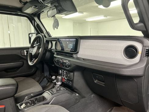 Used 2024 Jeep Gladiator Sport AWD/4WD image 28