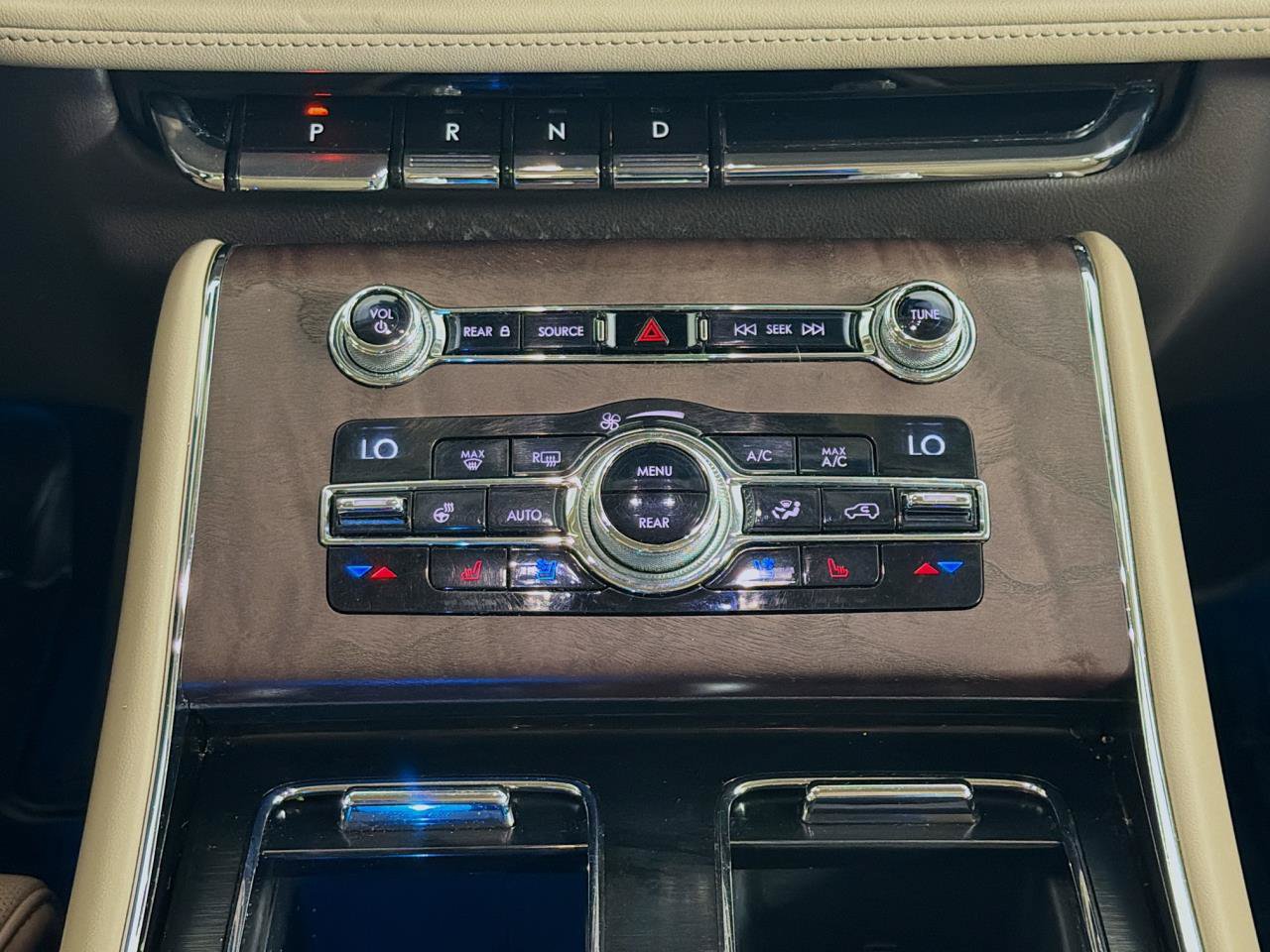 Used 2020 Lincoln Aviator Reserve w/ Equipment Group 202A AWD/4WD image 17