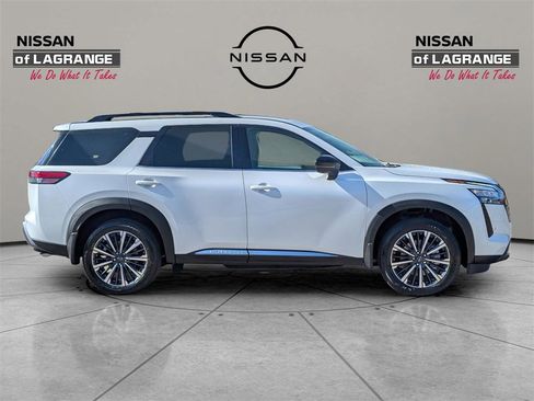 New 2026 Nissan Pathfinder Platinum image 4