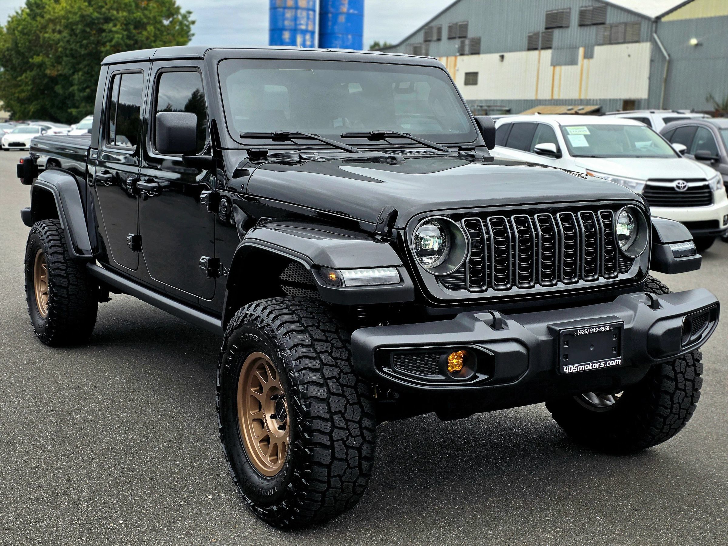 Used 2025 Jeep Gladiator Sport AWD/4WD image 1