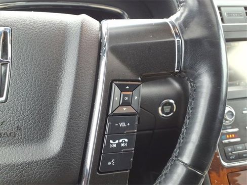 Used 2015 Lincoln Navigator 4WD image 18