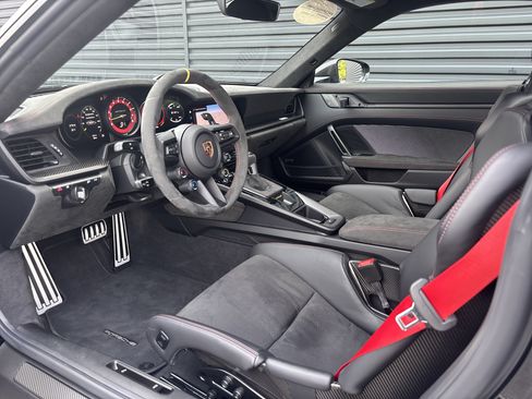 Certified 2025 Porsche 911 GT3 RS RWD image 10