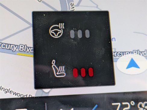 Certified 2025 Volvo XC60 B5 Plus image 24