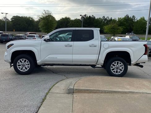 Used 2024 Toyota Tacoma SR5 image 4