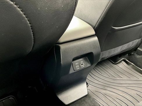 Used 2024 Subaru Crosstrek 2.0i Premium image 33