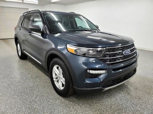 Used 2022 Ford Explorer XLT w/ Equipment Group 202A image 3