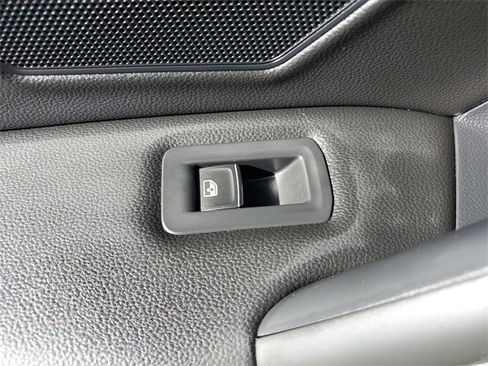 Certified 2022 Volkswagen Tiguan SE image 13