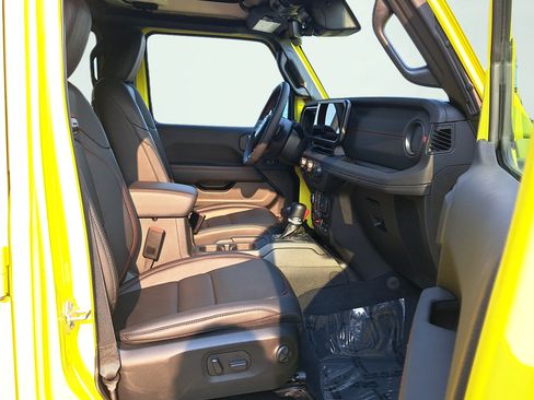 Used 2024 Jeep Gladiator Rubicon AWD/4WD image 16