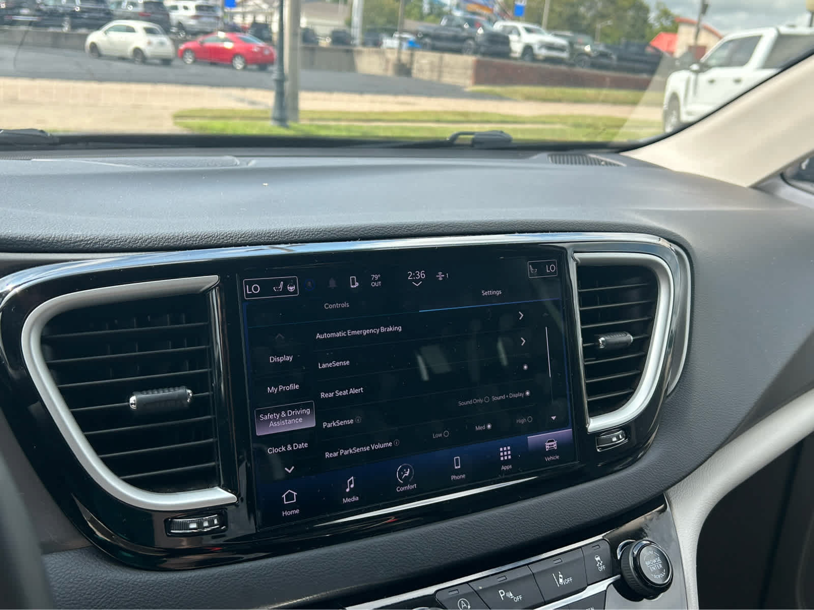 Used 2024 Chrysler Pacifica Touring-L FWD image 39