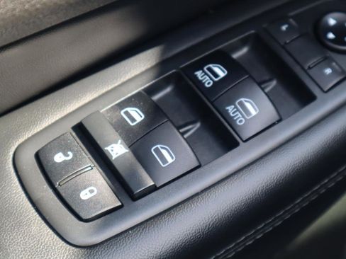 Used 2019 Jeep Grand Cherokee Laredo w/ 18" Wheel & 8.4" Radio Group image 63