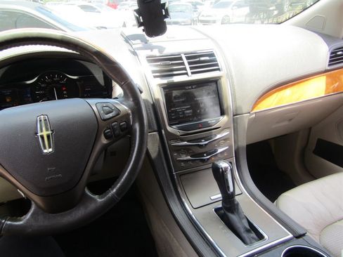 Used 2015 Lincoln MKX FWD w/ Equipment Group 101A image 10