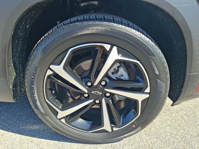 Used 2023 Chevrolet TrailBlazer RS w/ Sun and Liftgate Package FWD image 8