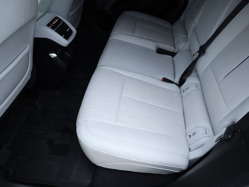 Used 2024 Cadillac Lyriq Luxury RWD image 14