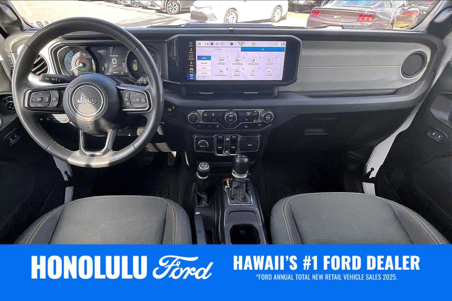 Used 2024 Jeep Wrangler Unlimited w/ Dual Top Group AWD/4WD image 10