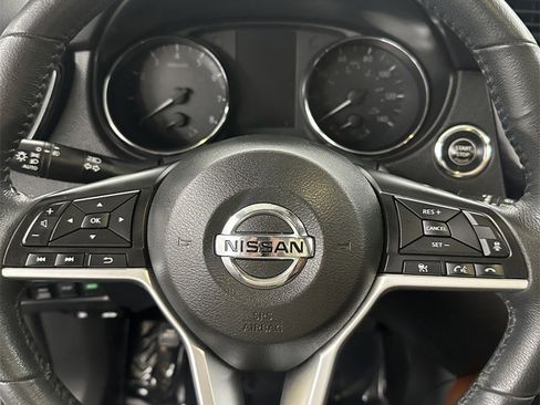 Used 2017 Nissan Rogue SL w/ SL Premium Package image 16