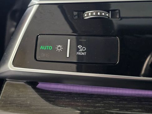 Used 2020 Audi Q8 Prestige image 36