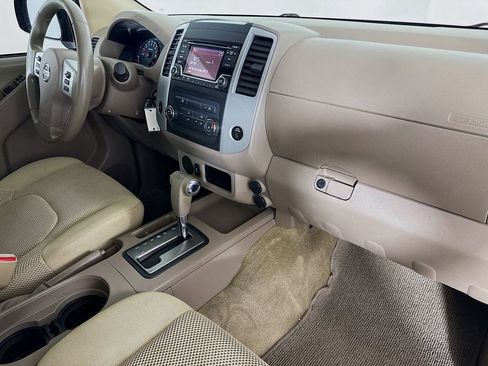Used 2016 Nissan Frontier SV image 25